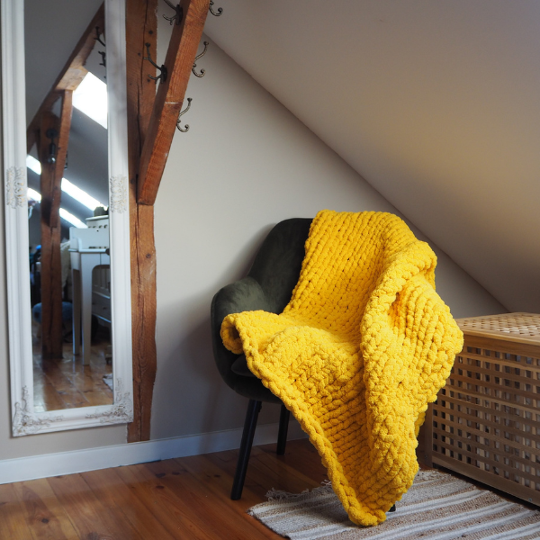 Włóczka chenille: ile motków potrzebuję na swój koc?