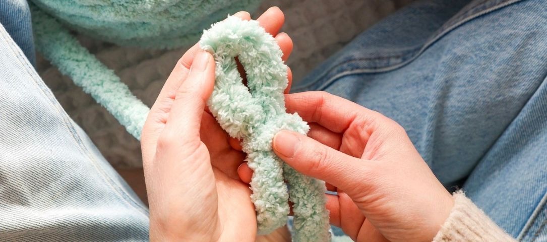Jak zrobić chunky yarn blanket na palcach w 2 godziny? Przewodnik krok po kroku